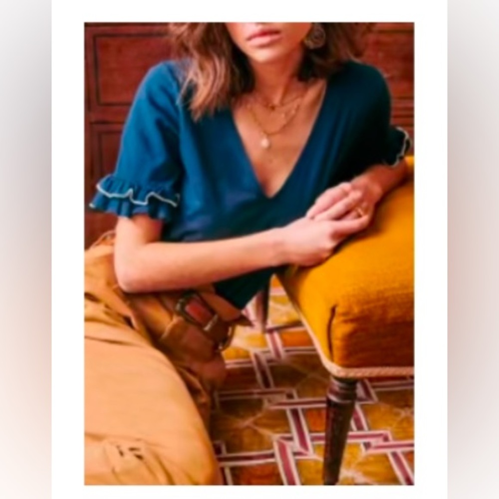 Sézane v neck ruffle sleeve tee